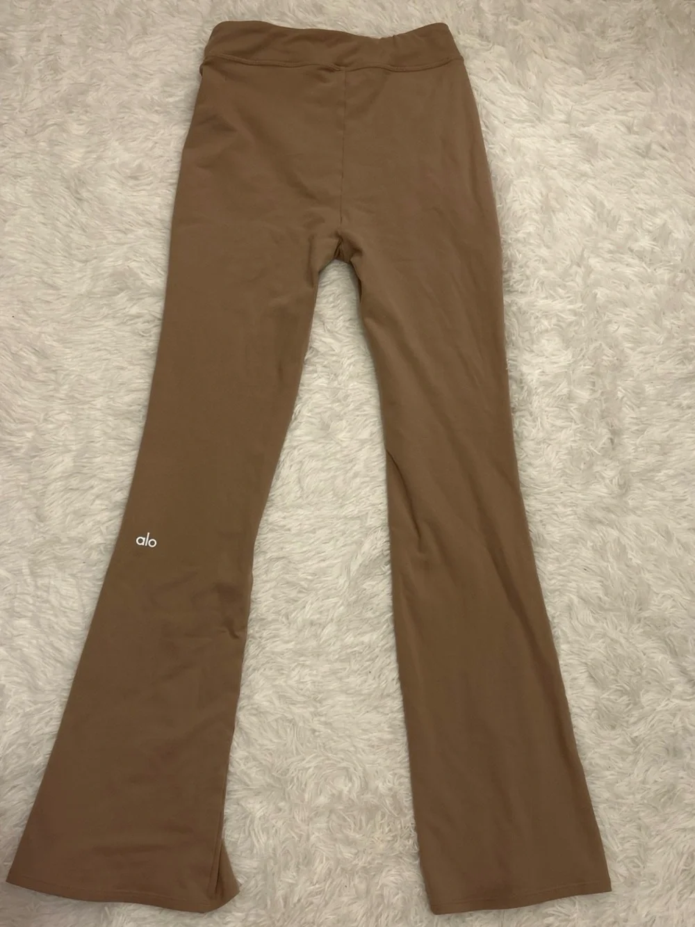 ALO Yoga Airbrush High-Waist Flutter Leggings in Taupe